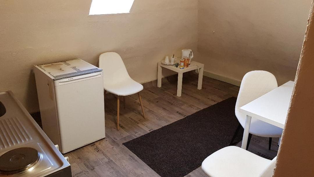Handwerker Unterkunft Monteurzimmer Mit Gemeinschaftsbad In Brebach Sarrebruck Exterior foto